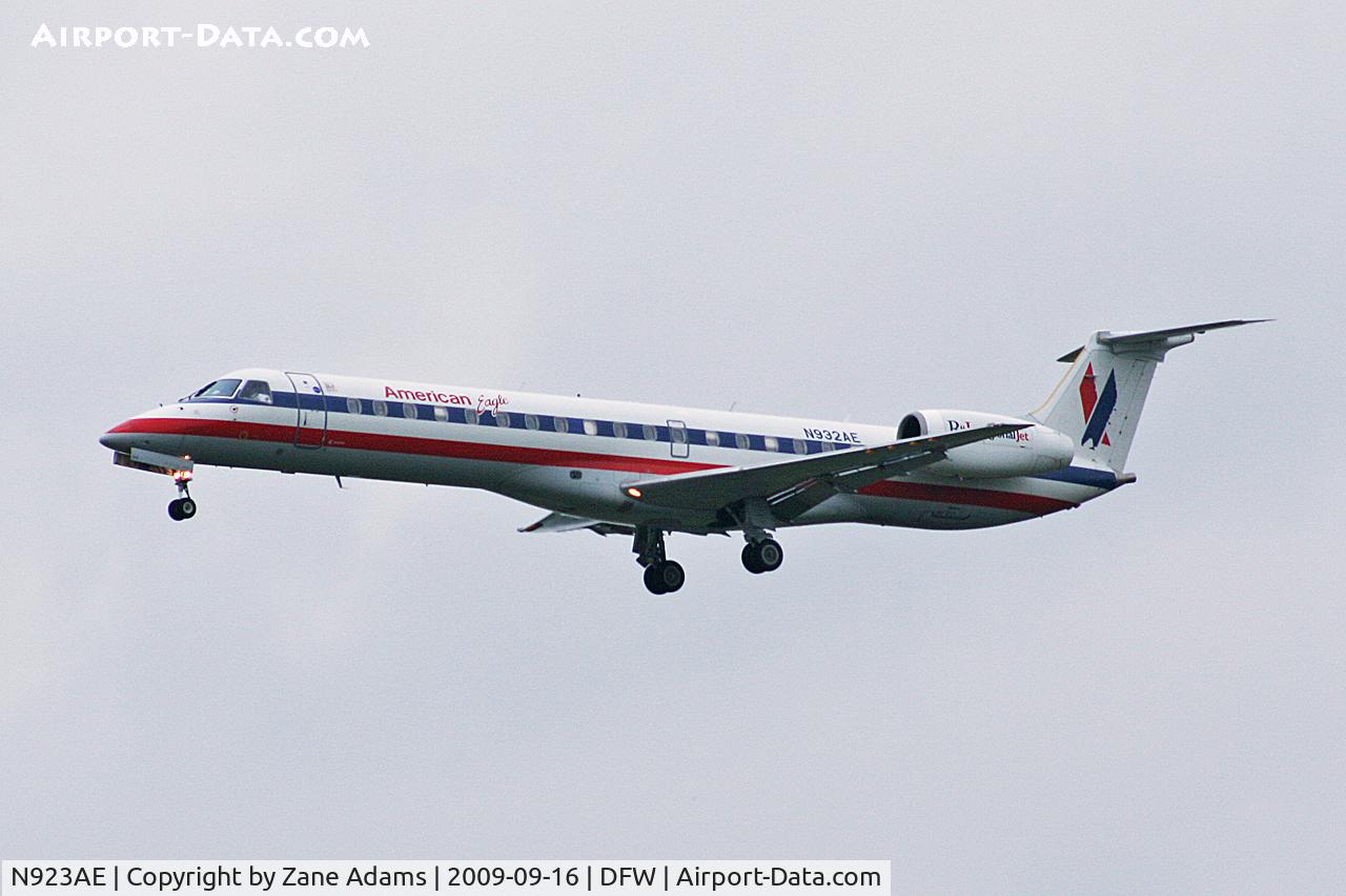 N923AE, 2005 Embraer ERJ-145LR (EMB-145LR) C/N 14500907, American Eagle at DFW