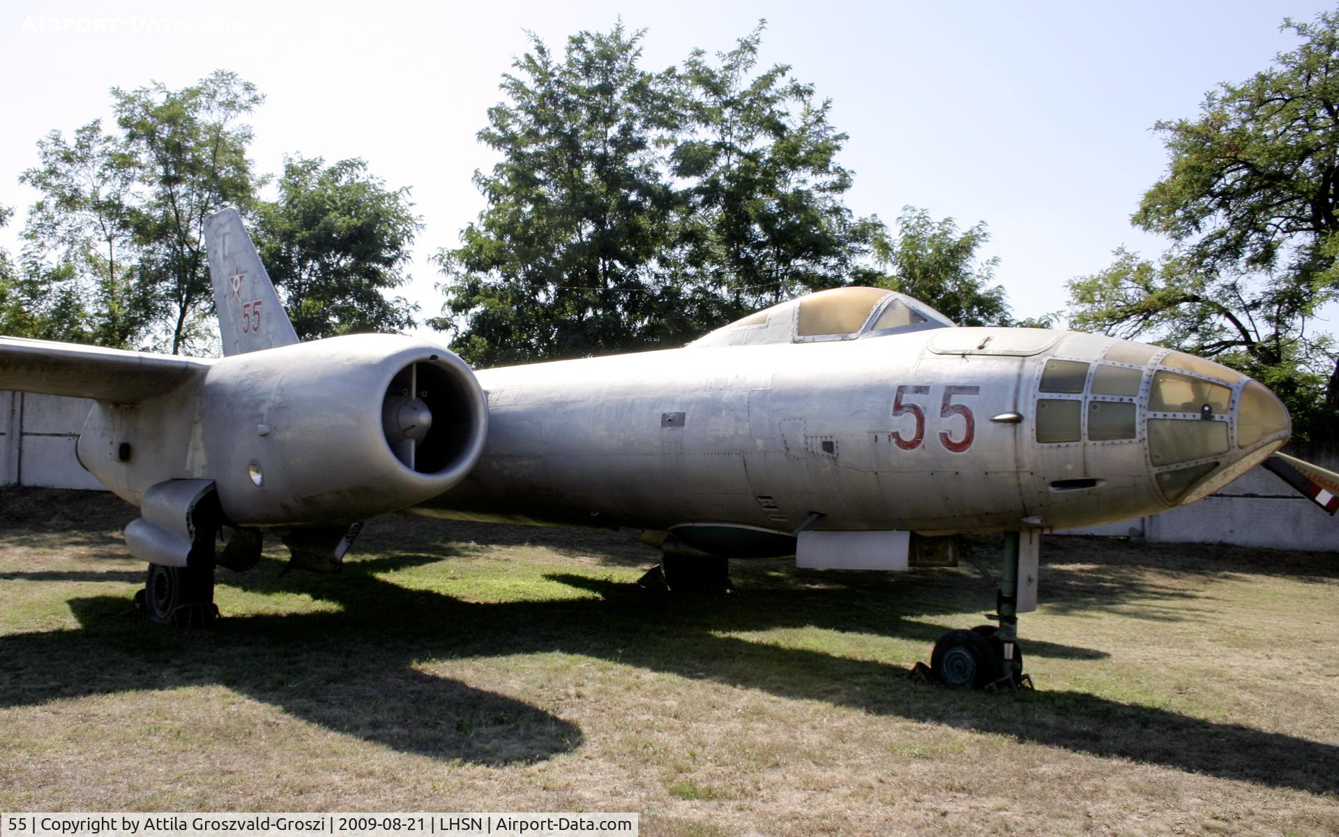 55, 1955 Ilyushin Il-28 C/N 55056455, Szolnok-Szandaszölös airplane museum.