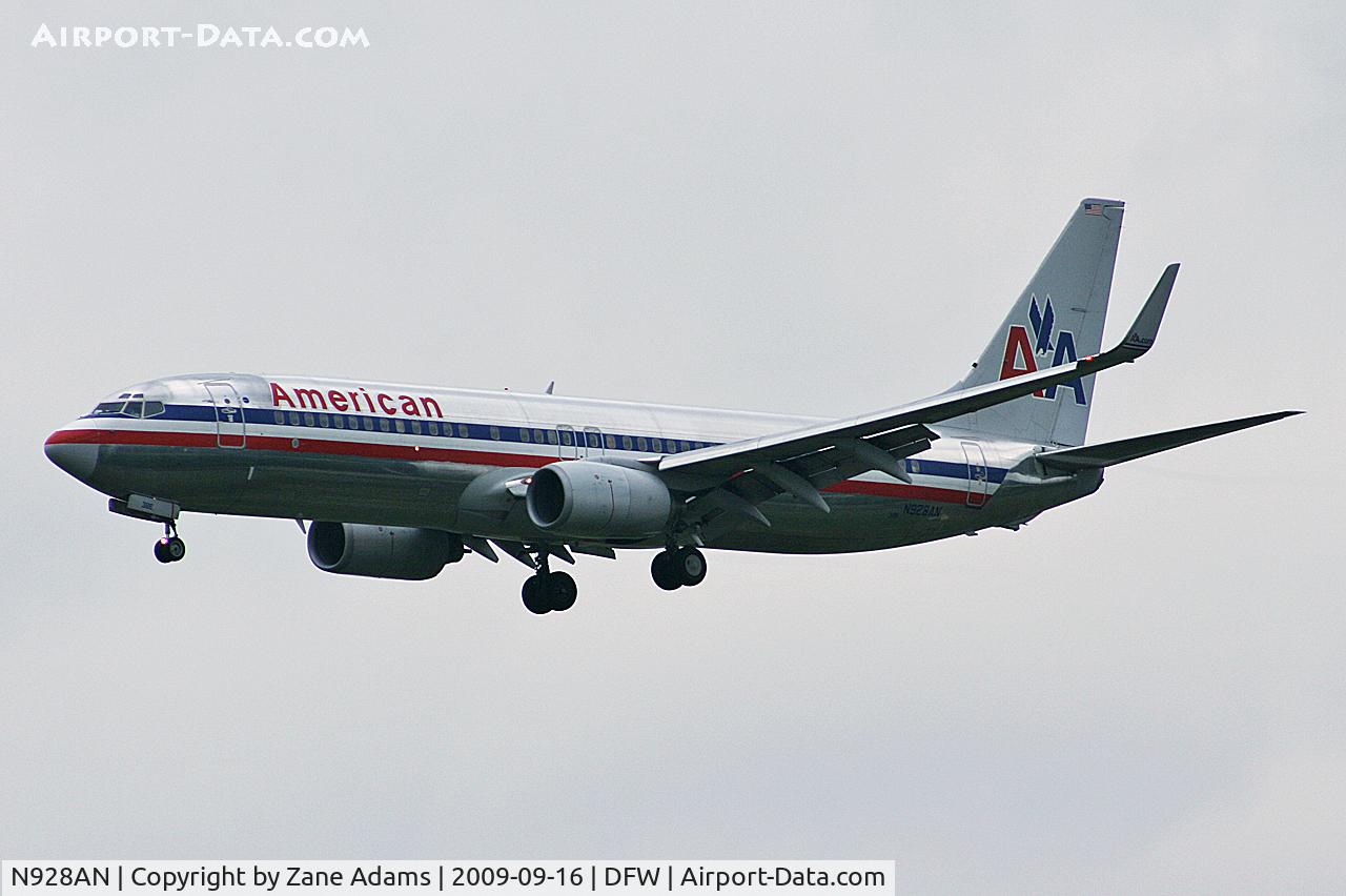 N928AN, 2000 Boeing 737-823 C/N 29528, American Airlines at DFW