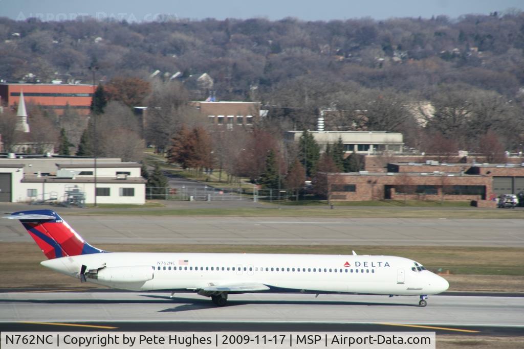 N762NC, 1976 McDonnell Douglas DC-9-51 C/N 47710, at MSP