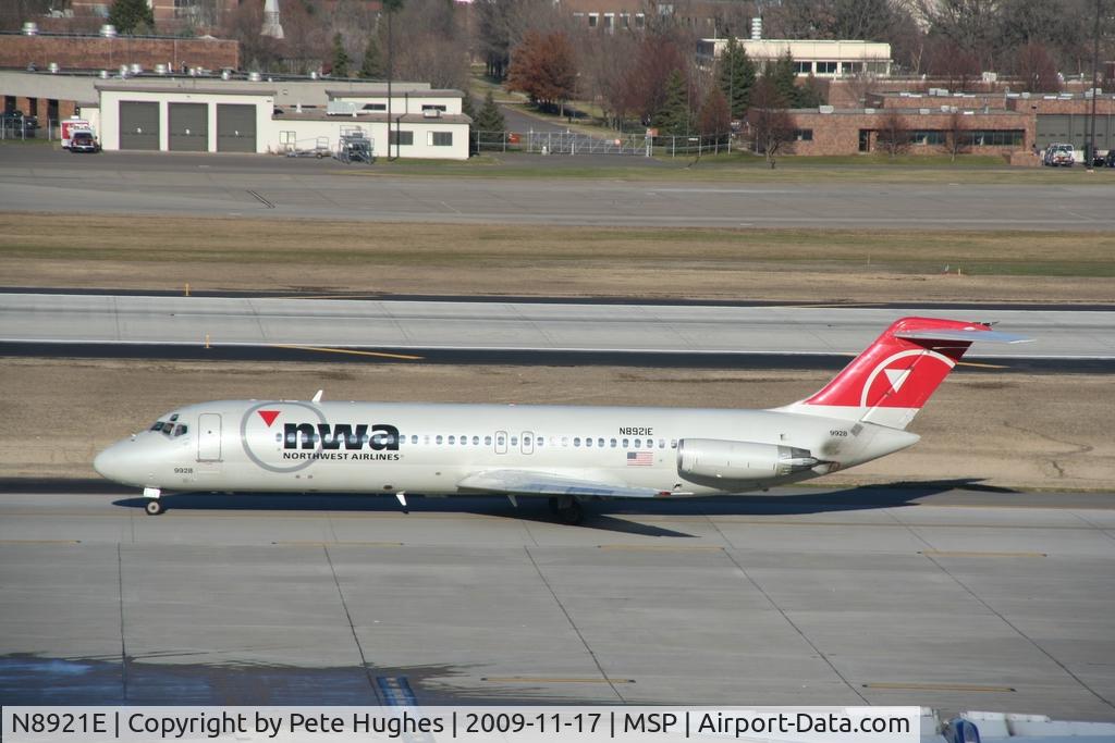 N8921E, 1967 Douglas DC-9-31 C/N 45836, at MSP