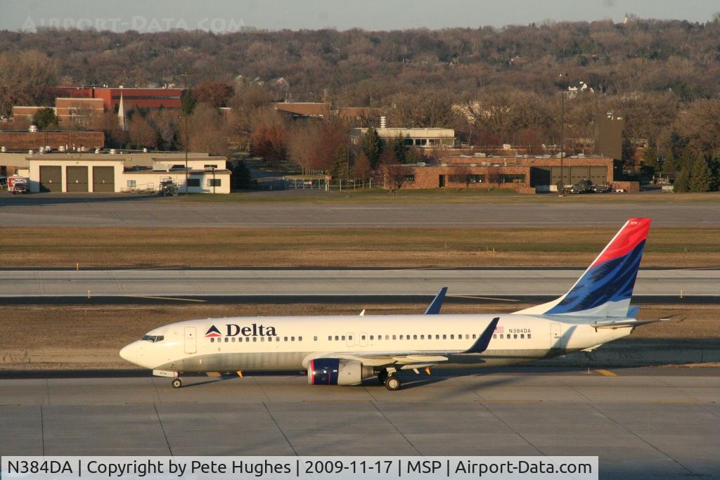 N384DA, 1999 Boeing 737-832 C/N 30347, at MSP