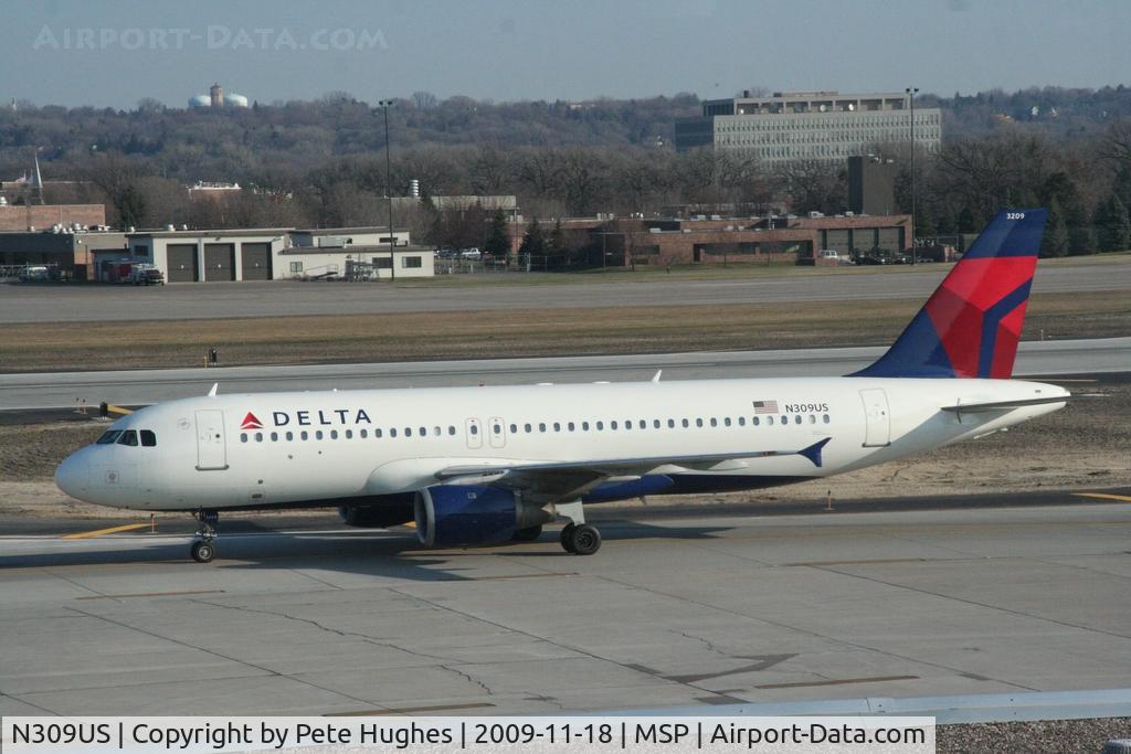 N309US, 1990 Airbus A320-211 C/N 118, at MSP