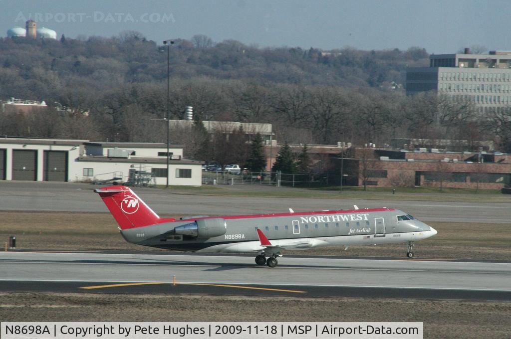 N8698A, 2002 Bombardier CRJ-200 (CL-600-2B19) C/N 7698, departing MSP