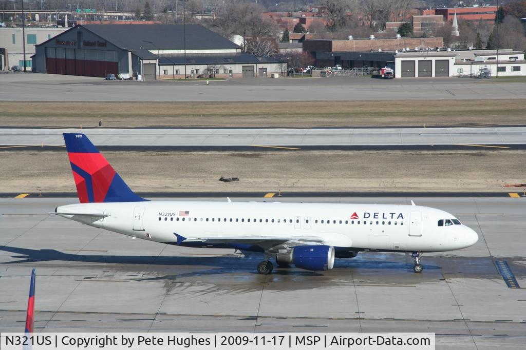 N321US, 1992 Airbus A320-211 C/N 262, at MSP