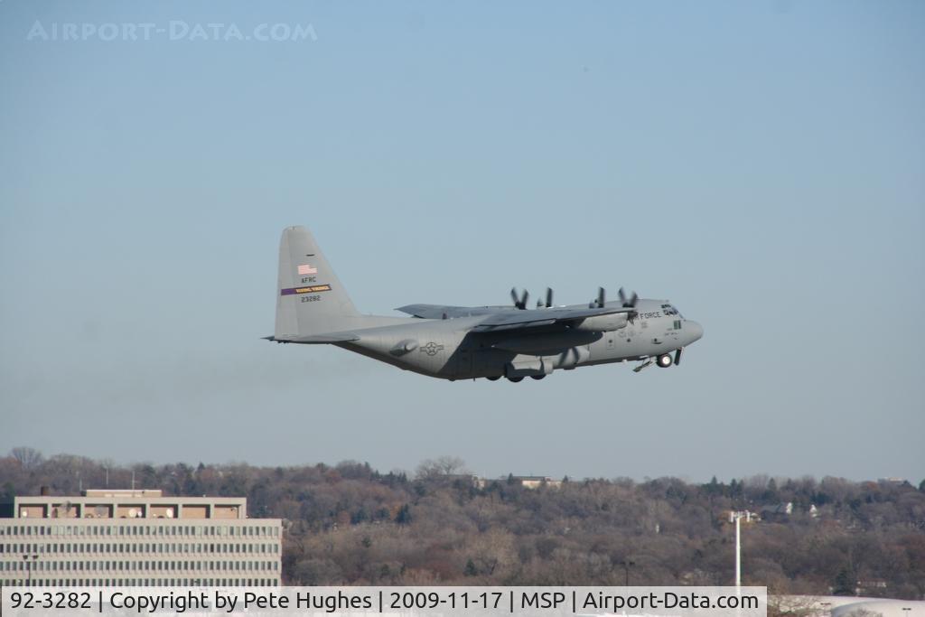 92-3282, 1992 Lockheed C-130H Hercules C/N 382-5334, 92-3282 C-130 departing from MSP