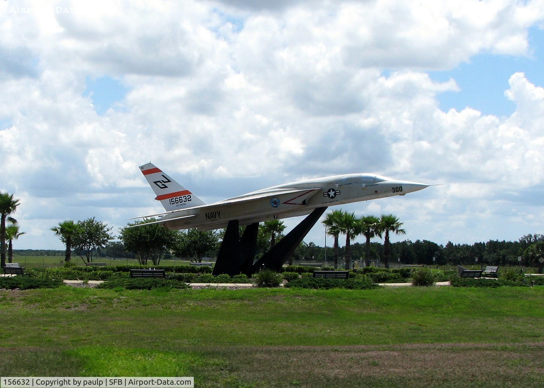 156632, North American RA-5C Vigilante C/N NR316-24, Arriving back at the airport after vacation.