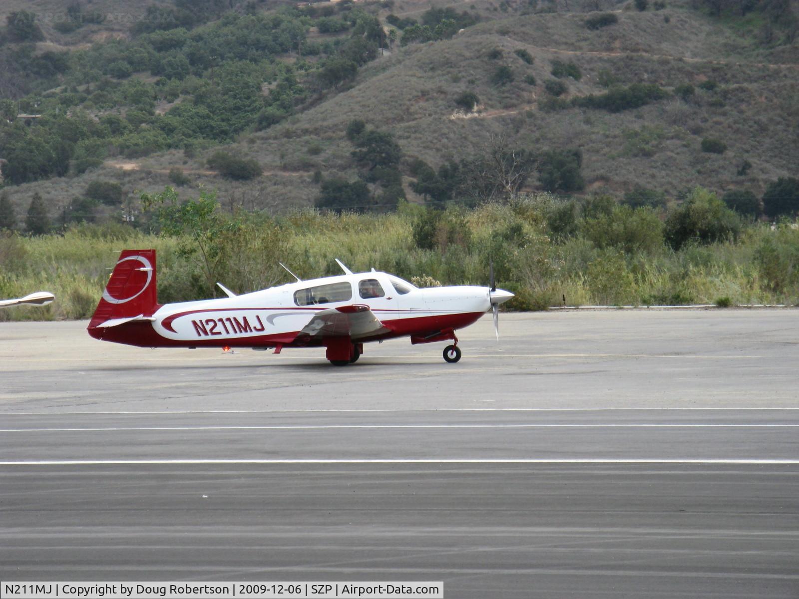 N211MJ, 1994 Mooney M20R Ovation C/N 29-0019, 1994 Mooney M20J OVATION, Continental IO-550-G 280 Hp, taxi to transient parking