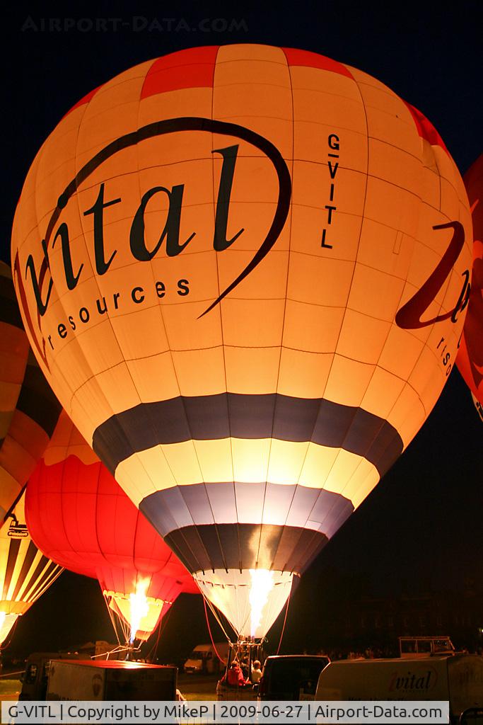 G-VITL, 2000 Lindstrand Balloons Ltd LBL 105A C/N 720, 2009 Night Glow at Capesthorne Hall, Cheshire.