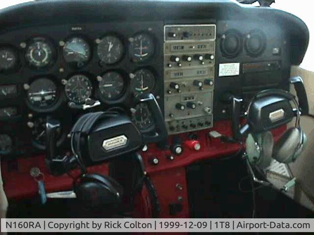 N160RA, 1977 Cessna 172N C/N 17268851, Texas based in the late 90's, working hard with a  skysign