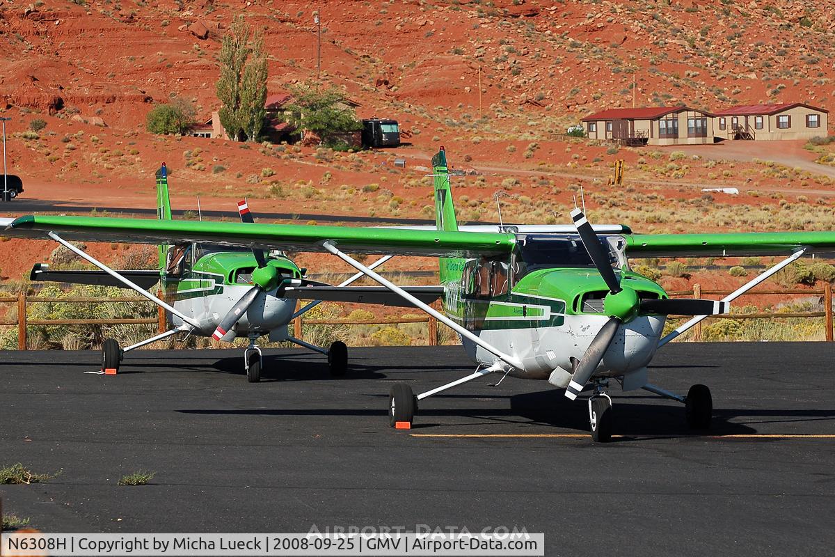 N6308H, 1978 Cessna T207A Turbo Stationair 7 C/N 20700476, N6308H & N7351U at Monument Valley