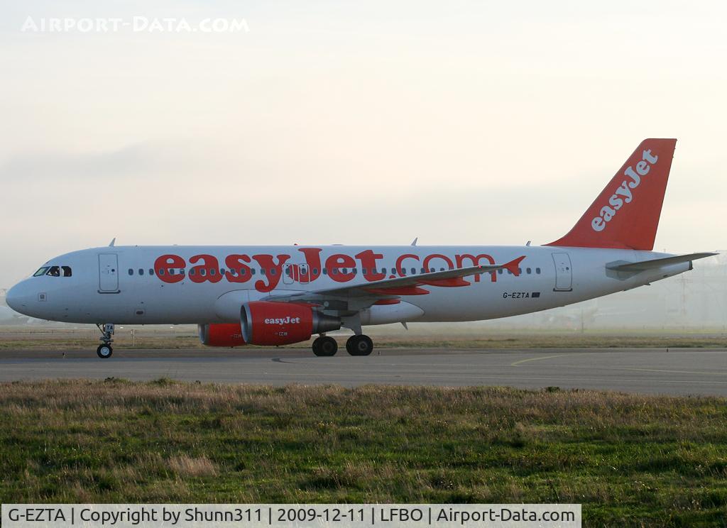 G-EZTA, 2009 Airbus A320-214 C/N 3805, Taxiing to the terminal...