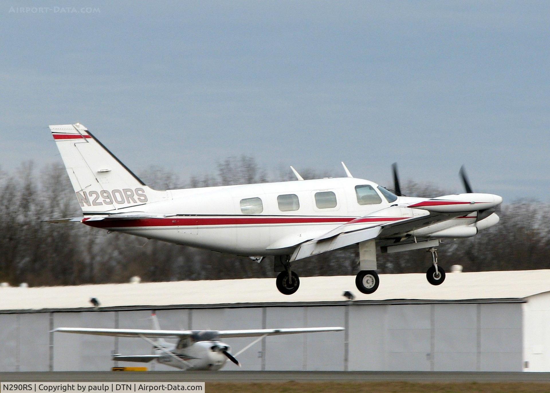 N290RS, Piper PA-31T1 Cheyenne 1 C/N 31T-7904033, About to touch down on 14 at Downtown Shreveport.