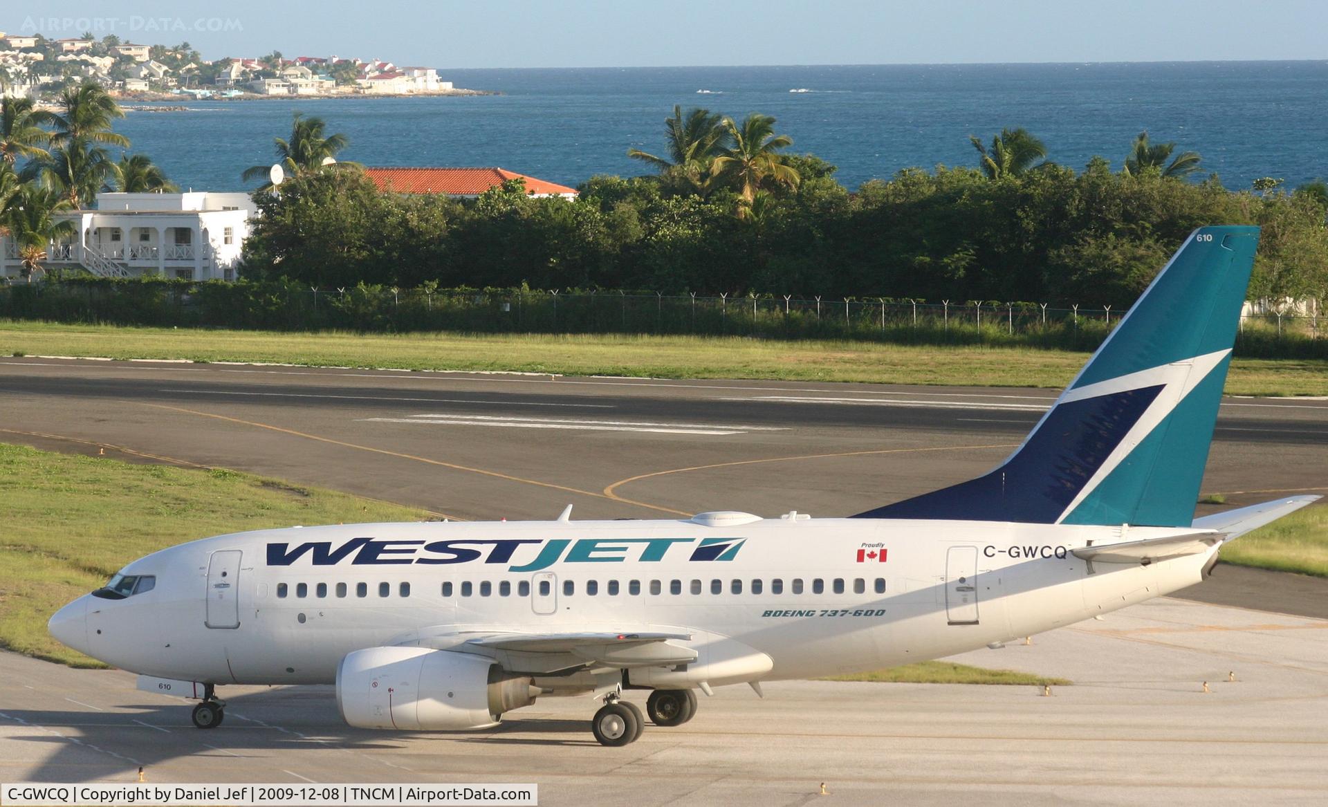 C-GWCQ, 2006 Boeing 737-6CT C/N 35111, West jet taxing tru the B exit to parking at the gates