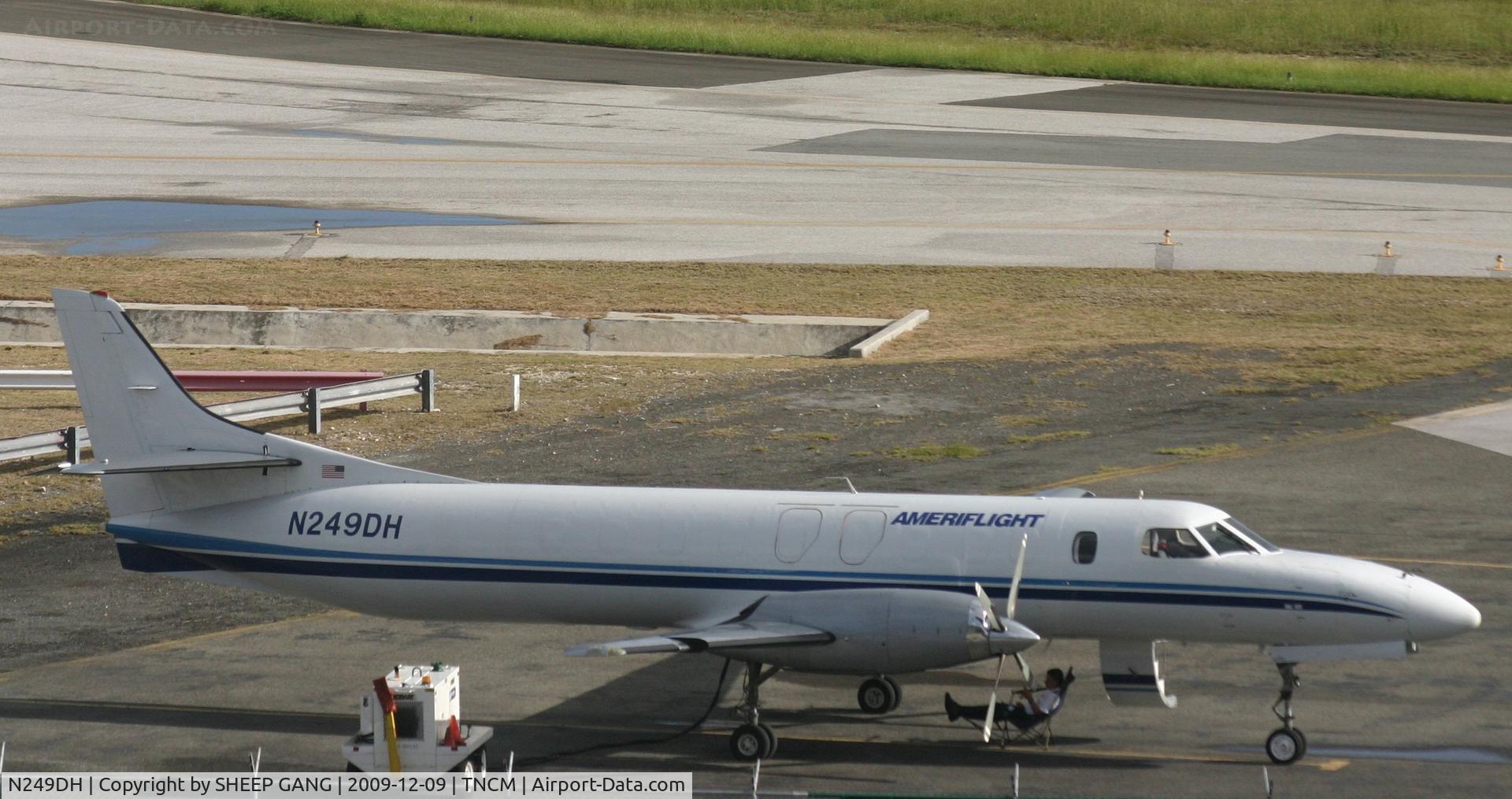 N249DH, 1985 Swearingen SA227-AT C/N AT-631B, Amflight N249DH waiting on there next flight.