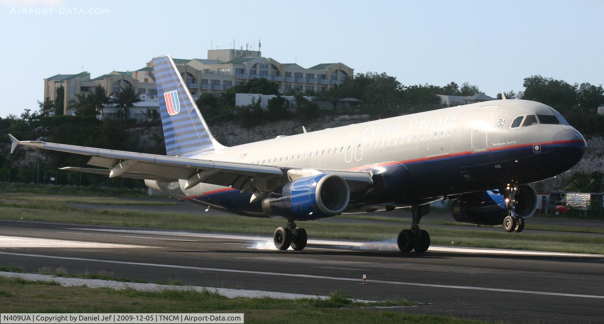 N409UA, 1994 Airbus A320-232 C/N 462, United airlines landing at tncm