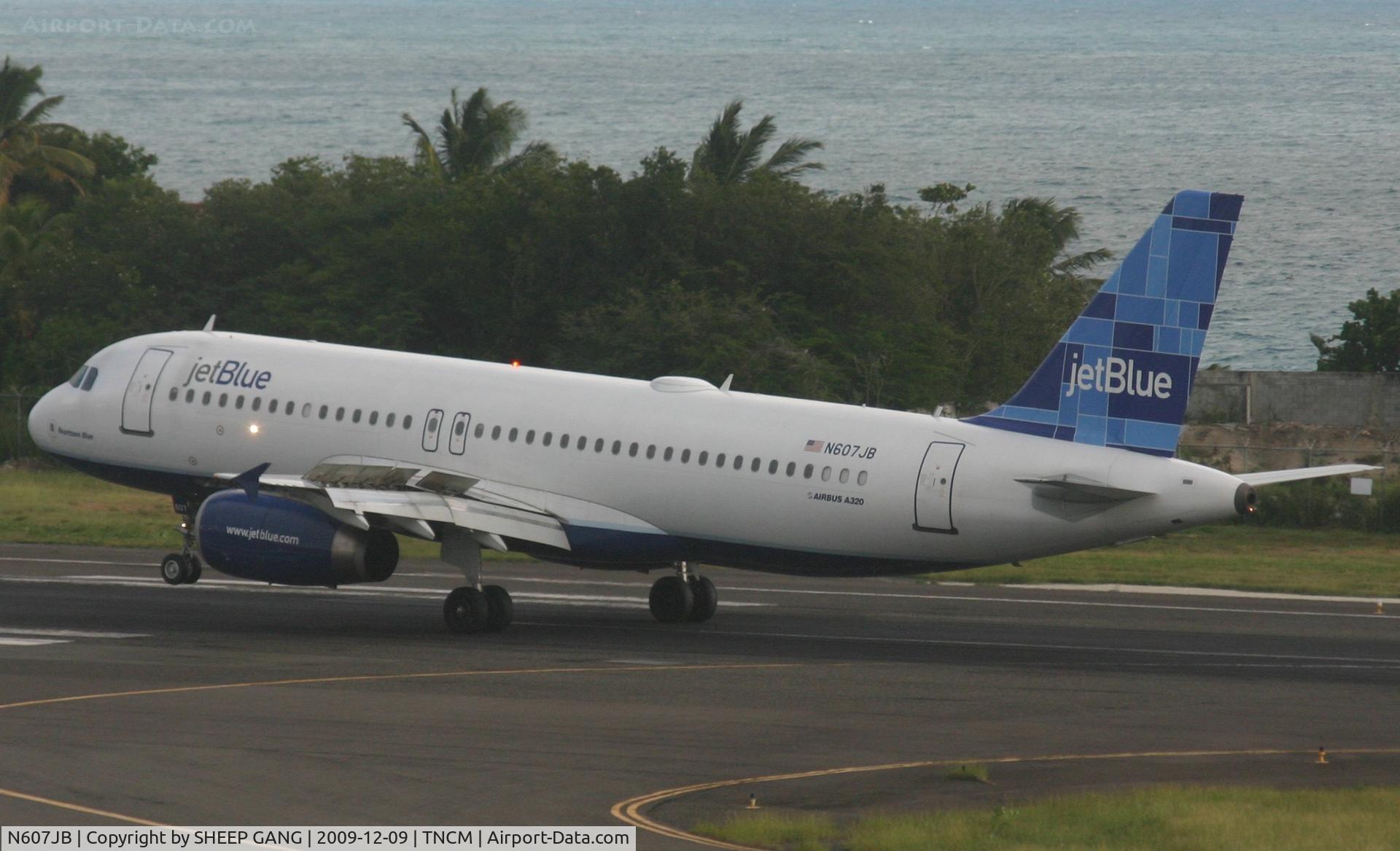 N607JB, 2005 Airbus A320-232 C/N 2386, N607JB Jet Blue landing at ST Maarten
