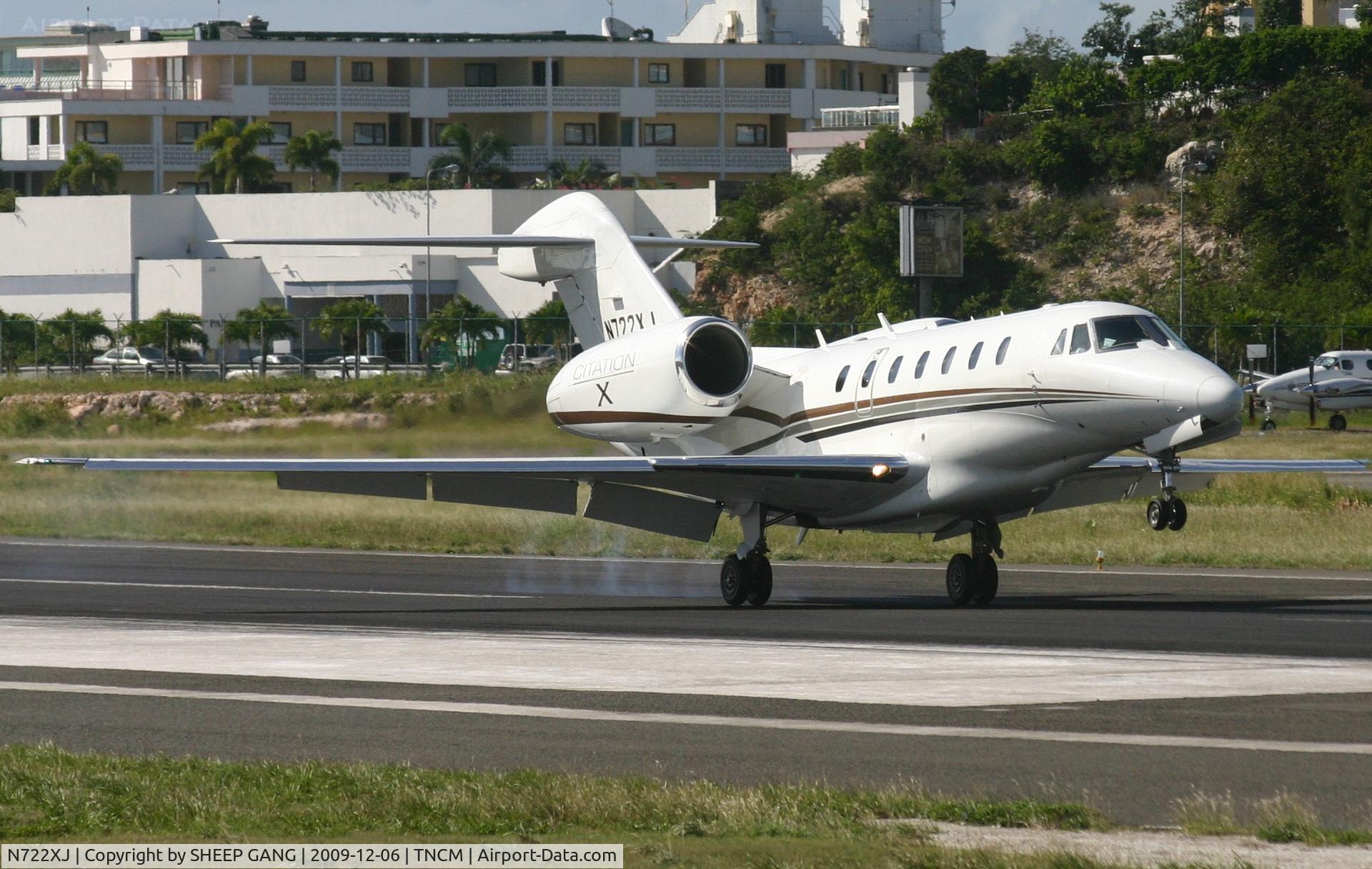 N722XJ, 2004 Cessna 750 Citation X C/N 750-0222, N722XJ landing at TNCM