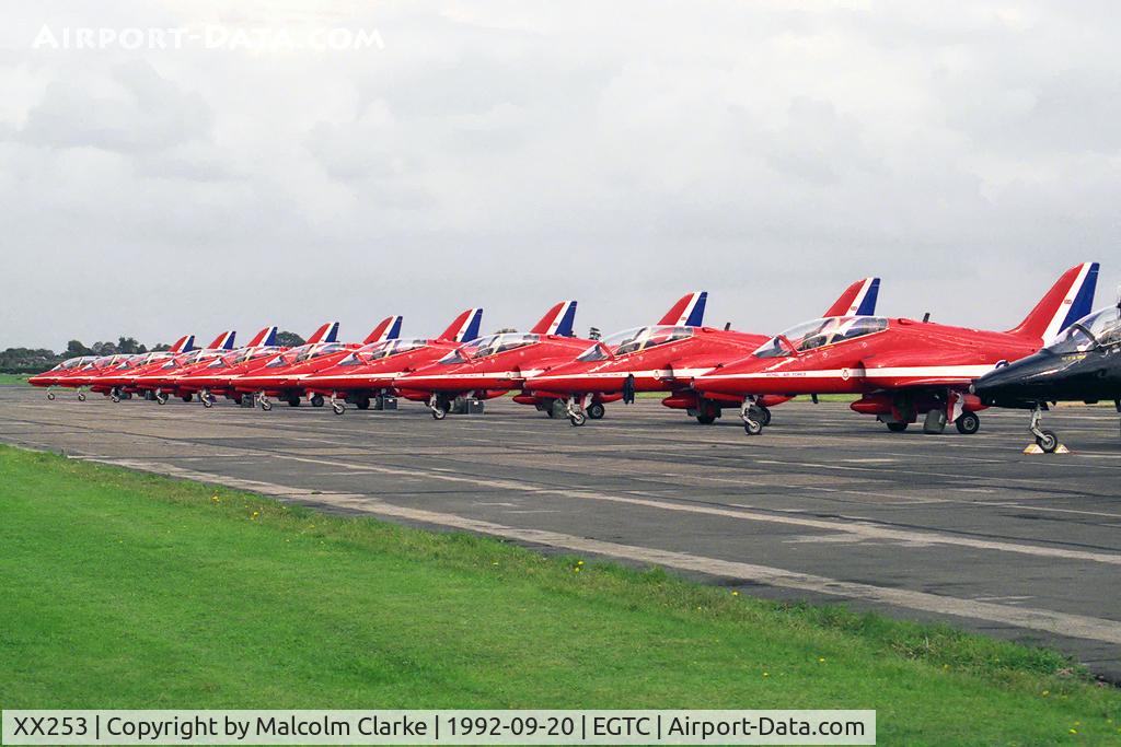 XX253, 1978 Hawker Siddeley Hawk T.1A C/N 089/312089, British Aerospace Hawk T1A. The pre-performance line-up of the RAF 'Red Arrows' at the Dreamflight Airshow, Cranfield in 1992.