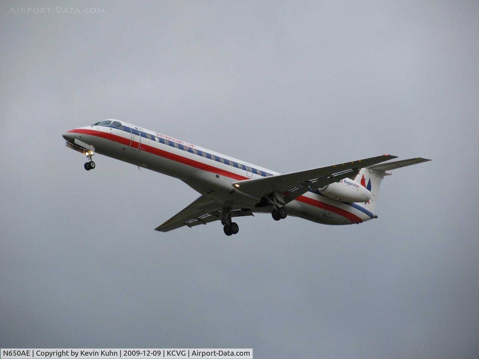 N650AE, 2001 Embraer ERJ-145LR (EMB-145LR) C/N 145417, Somewhat better lighting for this American Eagle ERJ-145LR