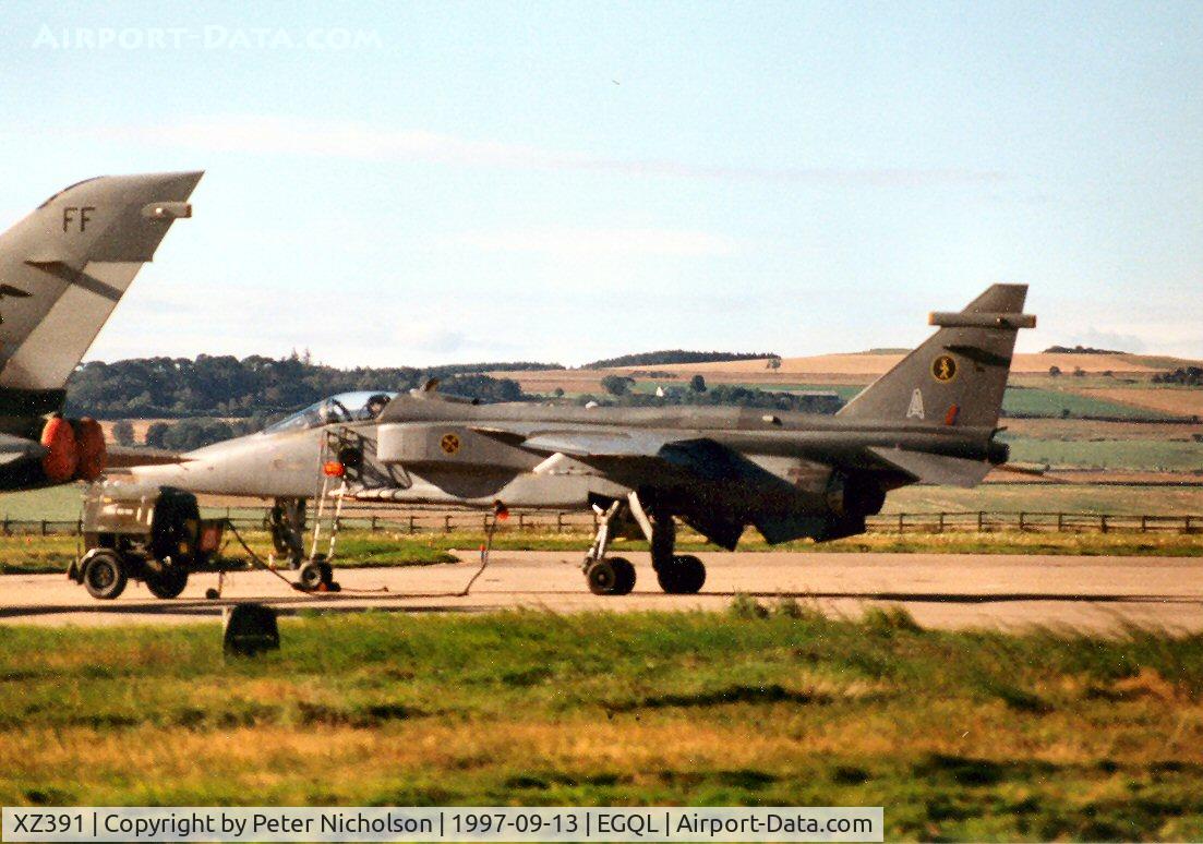 XZ391, 1977 Sepecat Jaguar GR.1A C/N S.156, Jaguar GR.1A, callsign LOS 74, of 16[R] Squadron at the 1997 RAF Leuchars Airshow.