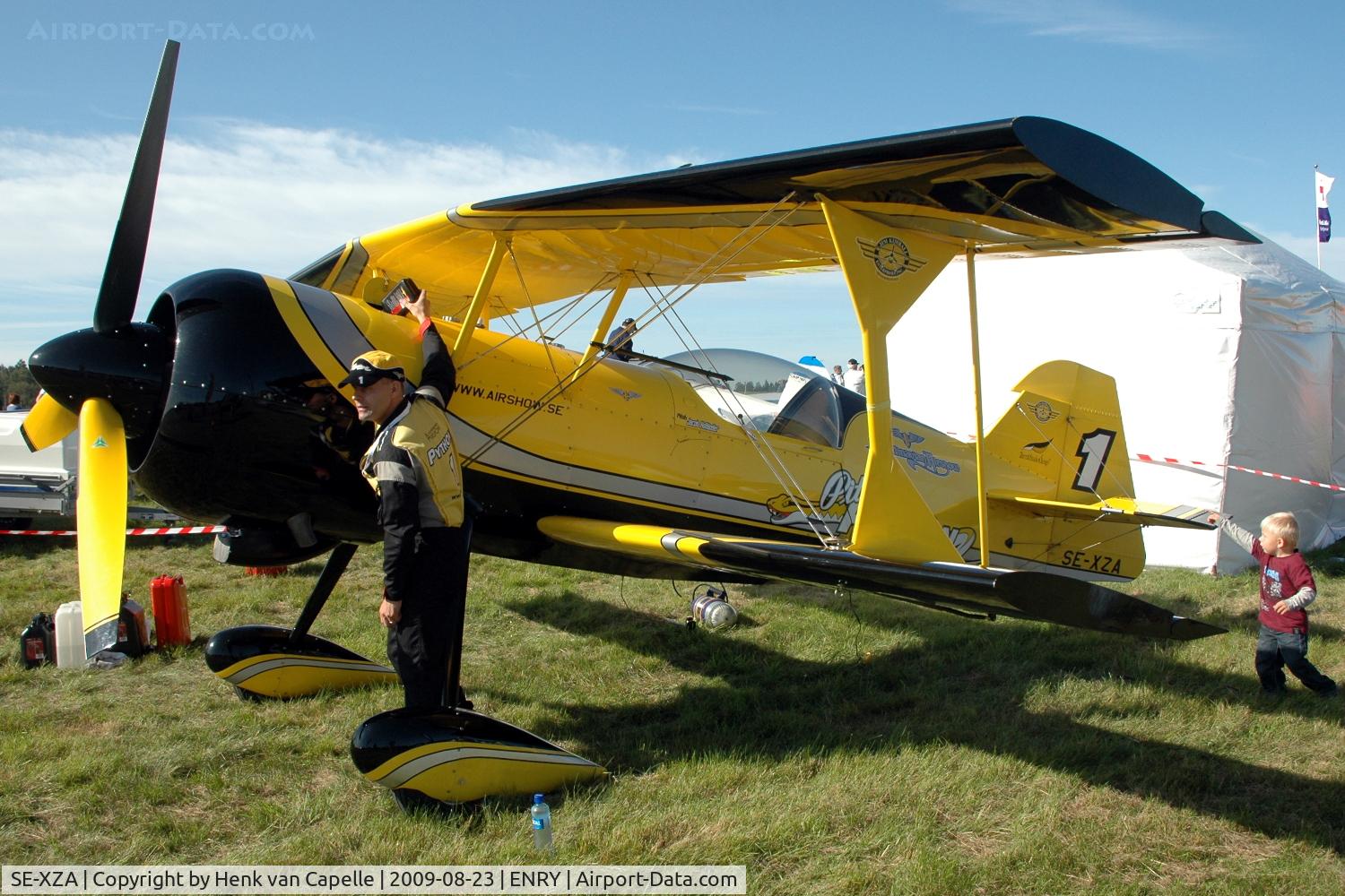SE-XZA, 2006 Pitts 12S Python C/N 226-1313, Jacob Holländer fills up the oil of his Pitts 12S Python in preparation for his display at Rygge air force base, Norway.