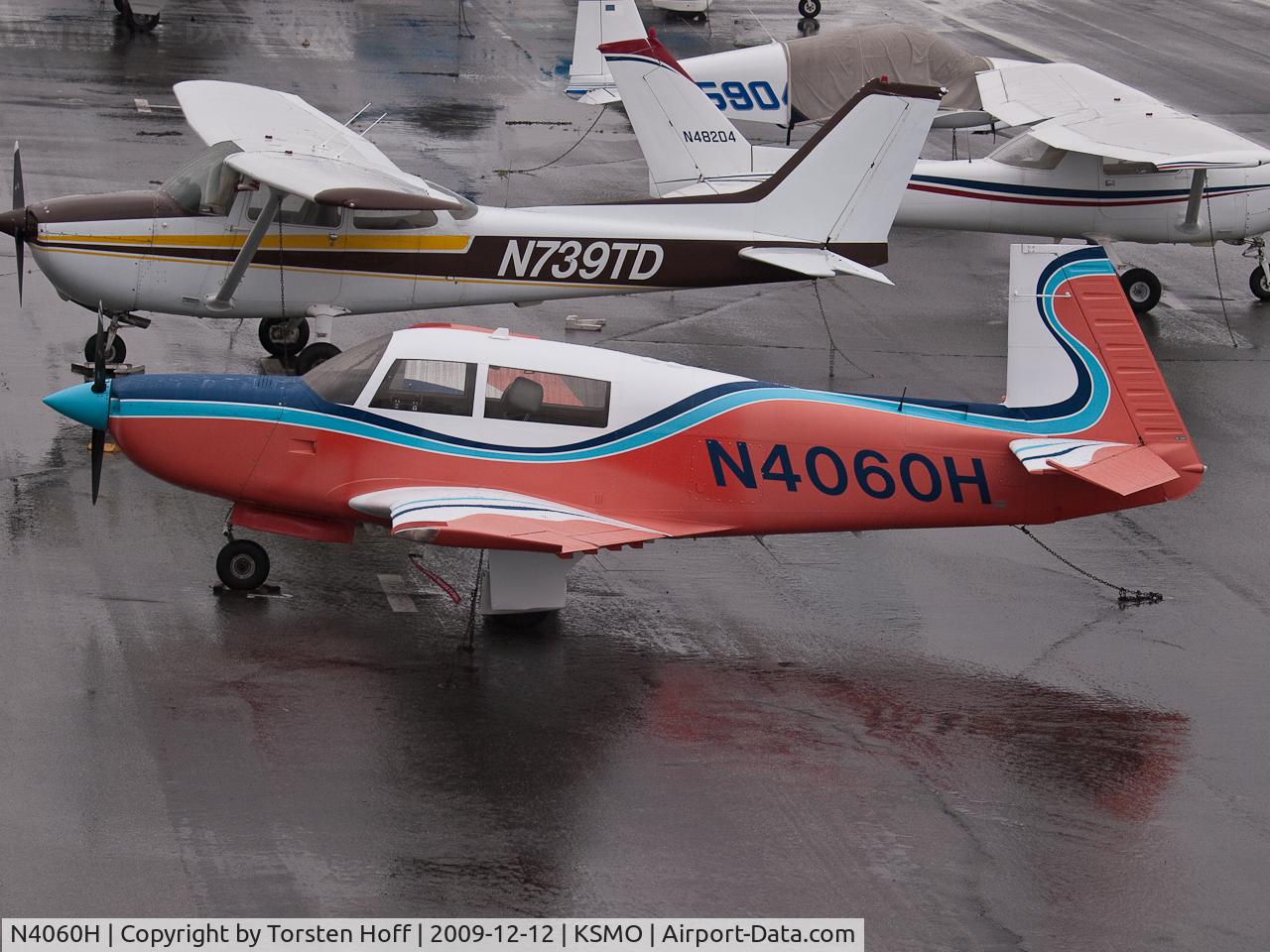 N4060H, 1980 Mooney M20K C/N 25-0459, N4060H parked at KSMO