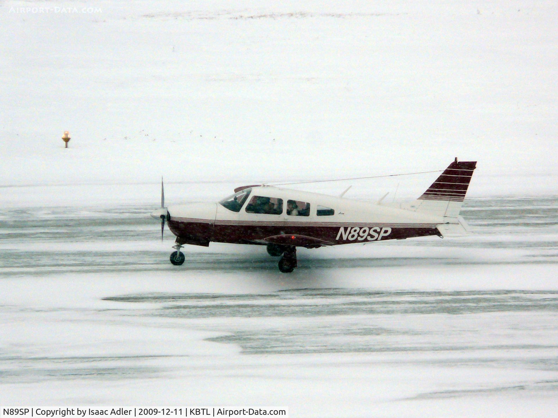 N89SP, 1976 Piper PA-28R-200 C/N 28R-7635218, After landing runway 23 KBTl on a winter day