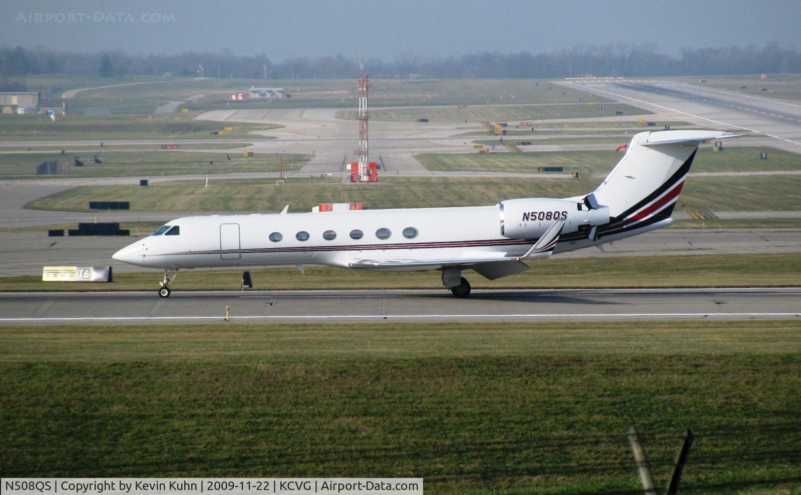 N508QS, 2001 Gulfstream Aerospace G-V C/N 631, Arriving after a very long flight from Vnukovo in Russia. Apologies for the noise