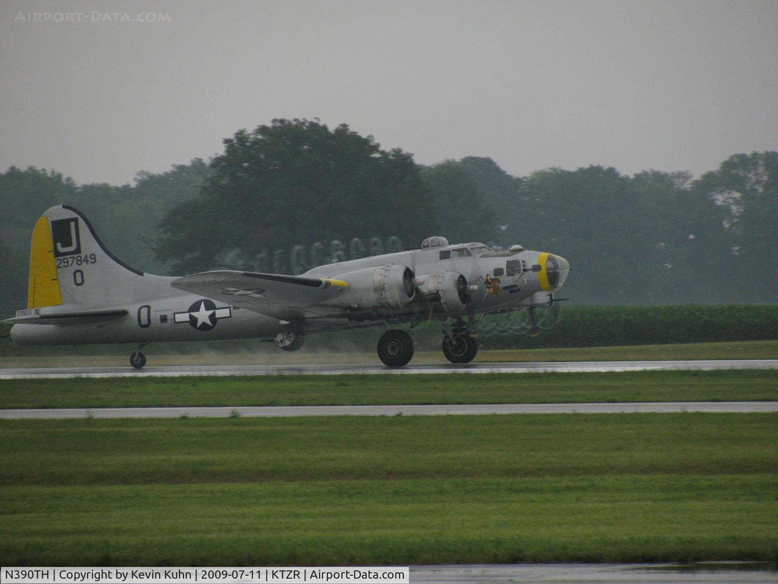 N390TH, 1944 Boeing B-17G Flying Fortress C/N Not found 44-85734, Takeoff on a rainy day