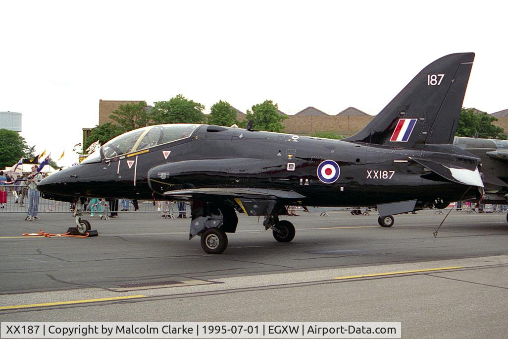 XX187, 1977 Hawker Siddeley Hawk T.1A C/N 034/312034, Hawker Siddeley Hawk T1A. From RAF No 7 FTS/19(R) Sqn, Chivenor at RAF Waddington's Air Show in 1995.