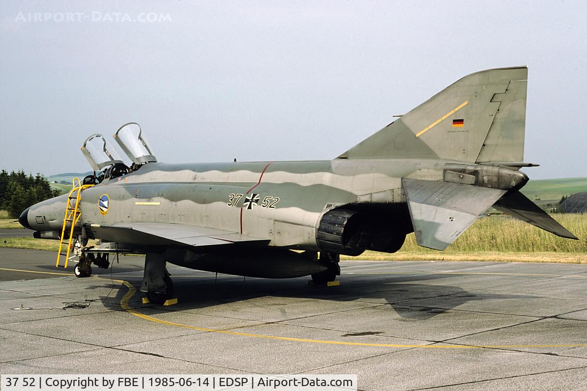 37 52, 1972 McDonnell Douglas F-4F Phantom II C/N 4475, refuelling stop at Fliegerhorst Pferdsfeld