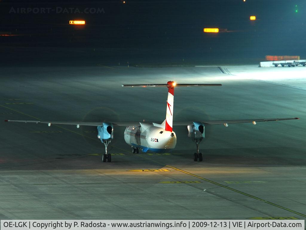 OE-LGK, 2009 De Havilland Canada DHC-8-402Q Dash 8 C/N 4280, Brand new Dash 8-402 - delivered 27-11-2009 to Austrian Arrows - probably one of the first pictures of that plane in Vienna