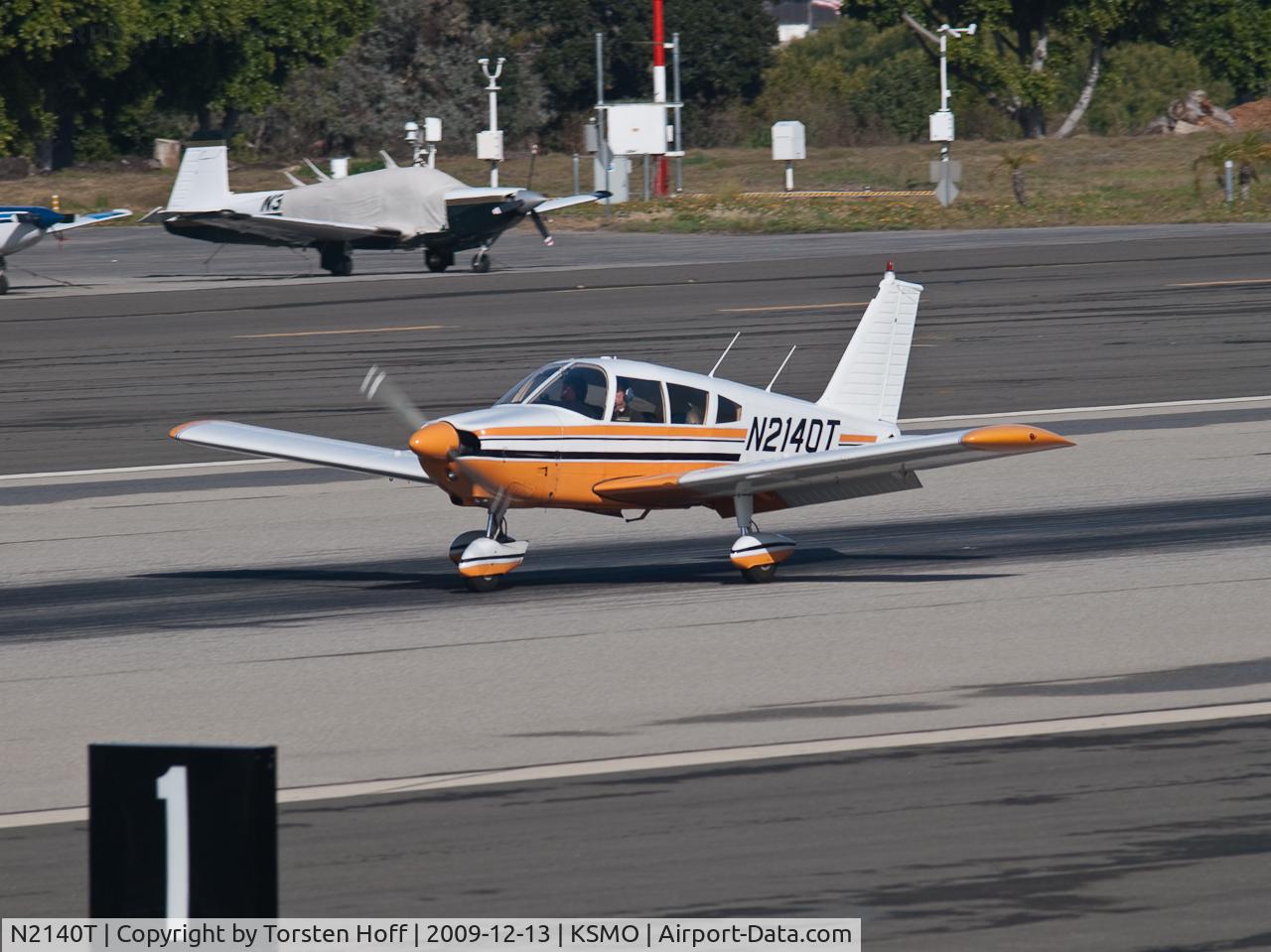 N2140T, 1971 Piper PA-28-180 C/N 287105162, N2140T arriving on RWY 21