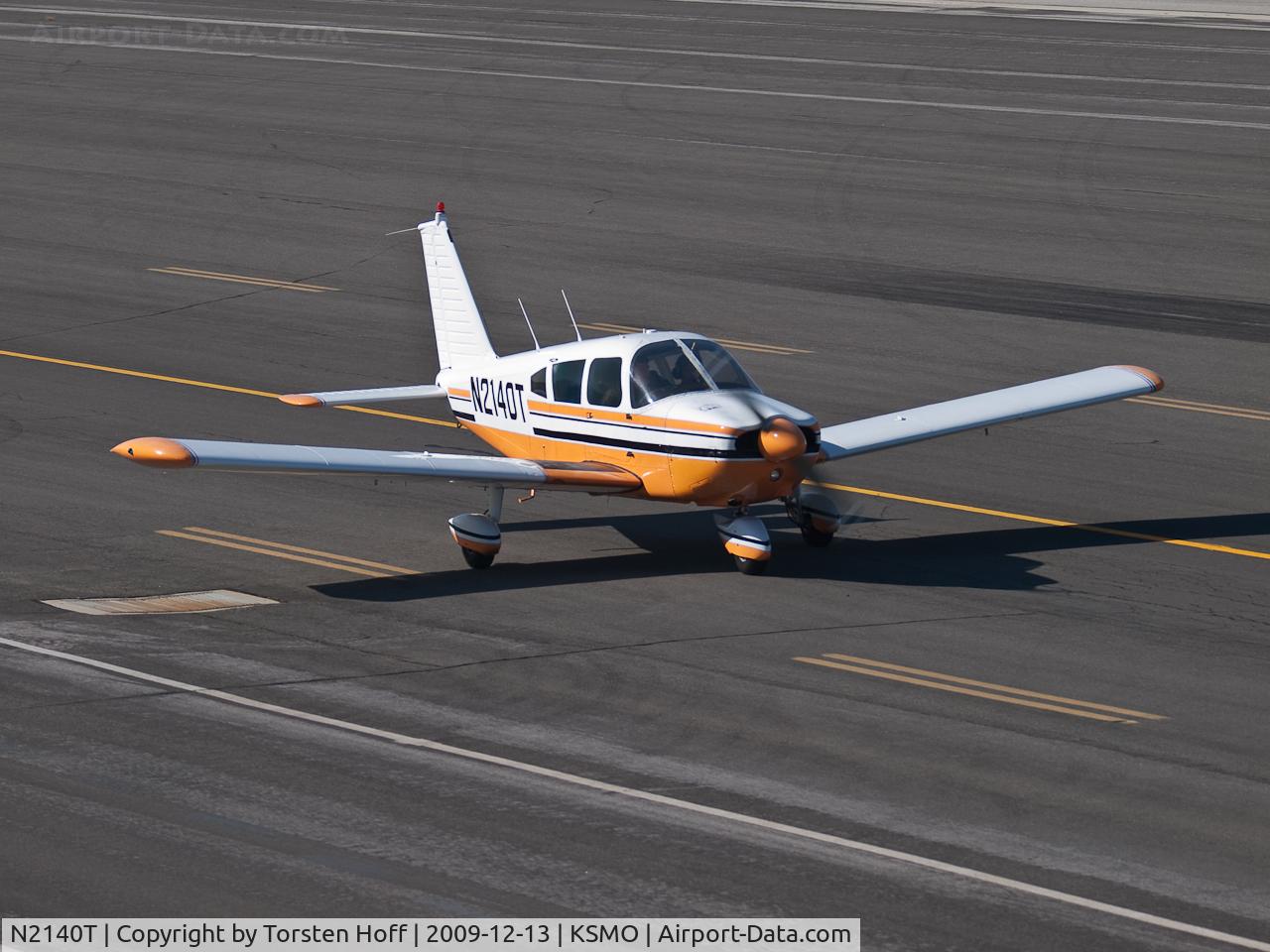 N2140T, 1971 Piper PA-28-180 C/N 287105162, N2140T taxiing