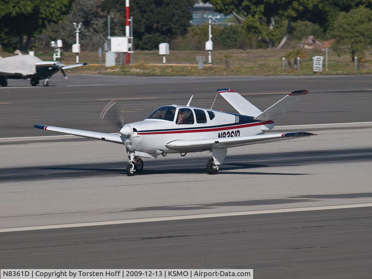 N8361D, 1958 Beech J35 Bonanza C/N D-5471, N8361D departing from RWY 21