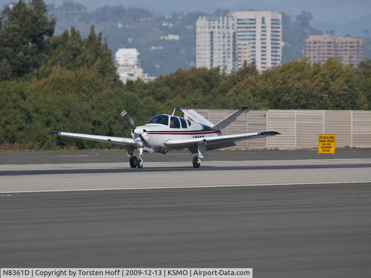 N8361D, 1958 Beech J35 Bonanza C/N D-5471, N8361D arriving on RWY 21