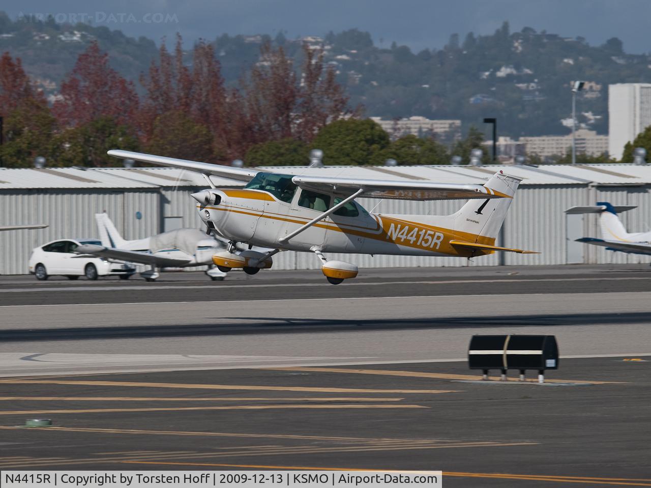 N4415R, 1974 Cessna 172M C/N 17263163, N4415R departing from RWY 21