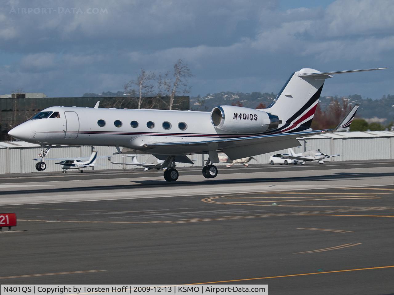 N401QS, 2000 Gulfstream Aerospace G-IV C/N 1408, N401QS arriving on RWY 21