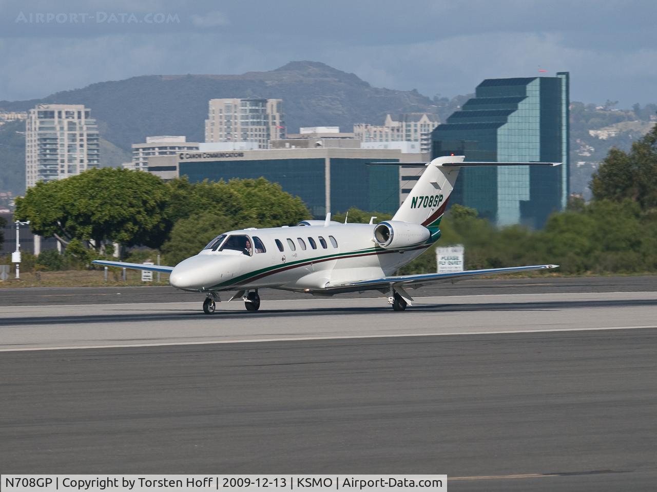 N708GP, 2003 Cessna CitationJet CJ2 C/N 525A0154, N708GP departing from RWY 21
