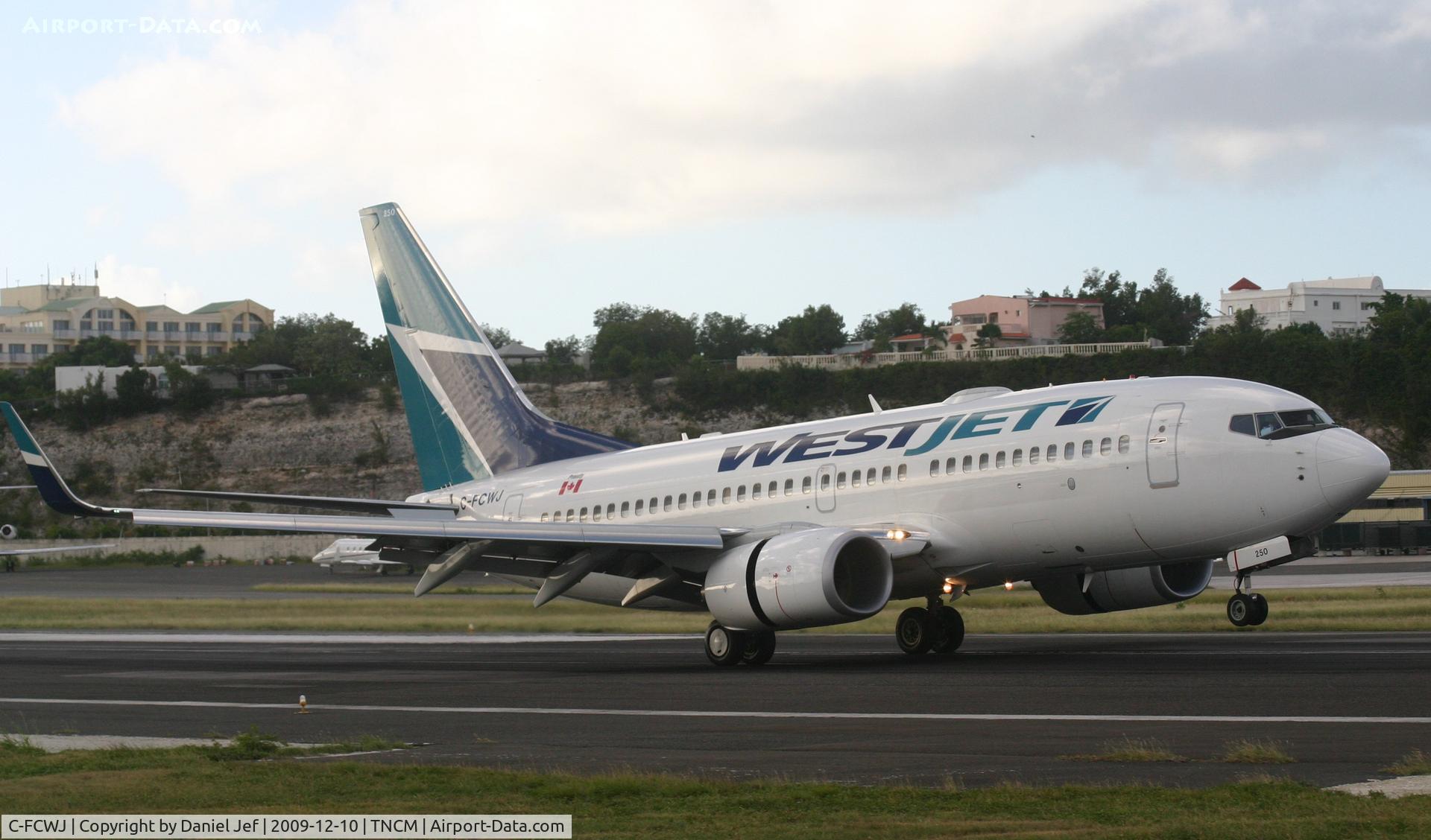 C-FCWJ, 2008 Boeing 737-7CT C/N 35086, Westjet landing on runway 10