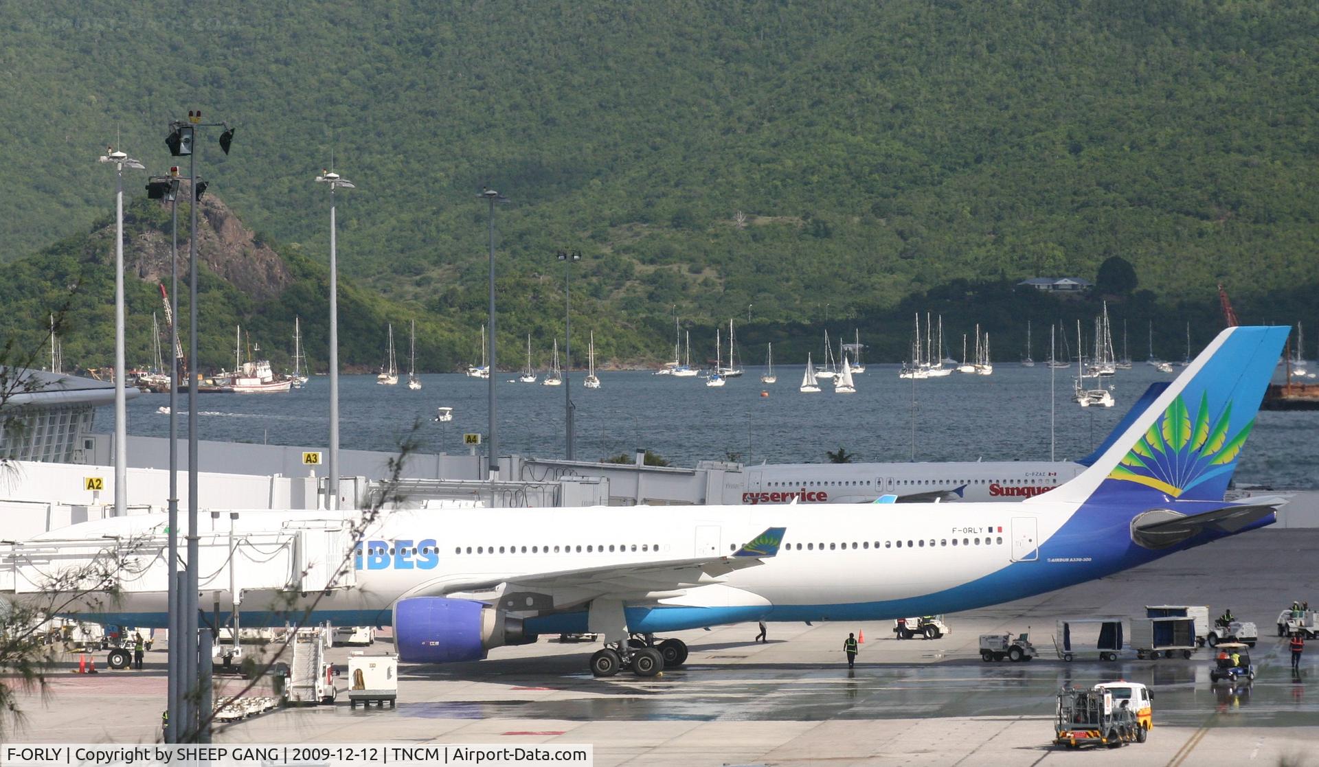 F-ORLY, 2006 Airbus A330-323X C/N 758, Air caraibes at the gate being sevice