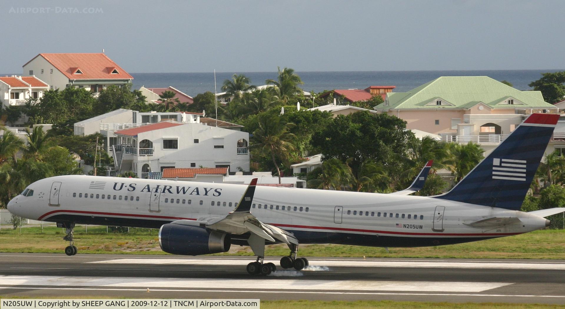 N205UW, 2000 Boeing 757-23N C/N 30887, N205UW landing at TNCM