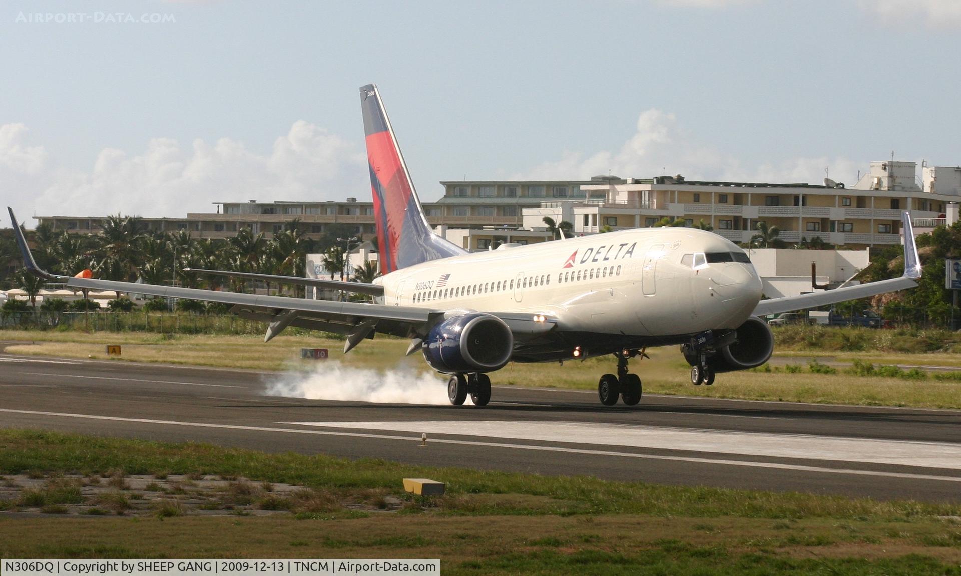 N306DQ, 2008 Boeing 737-732 C/N 29633, Delta airlines landing at tncm