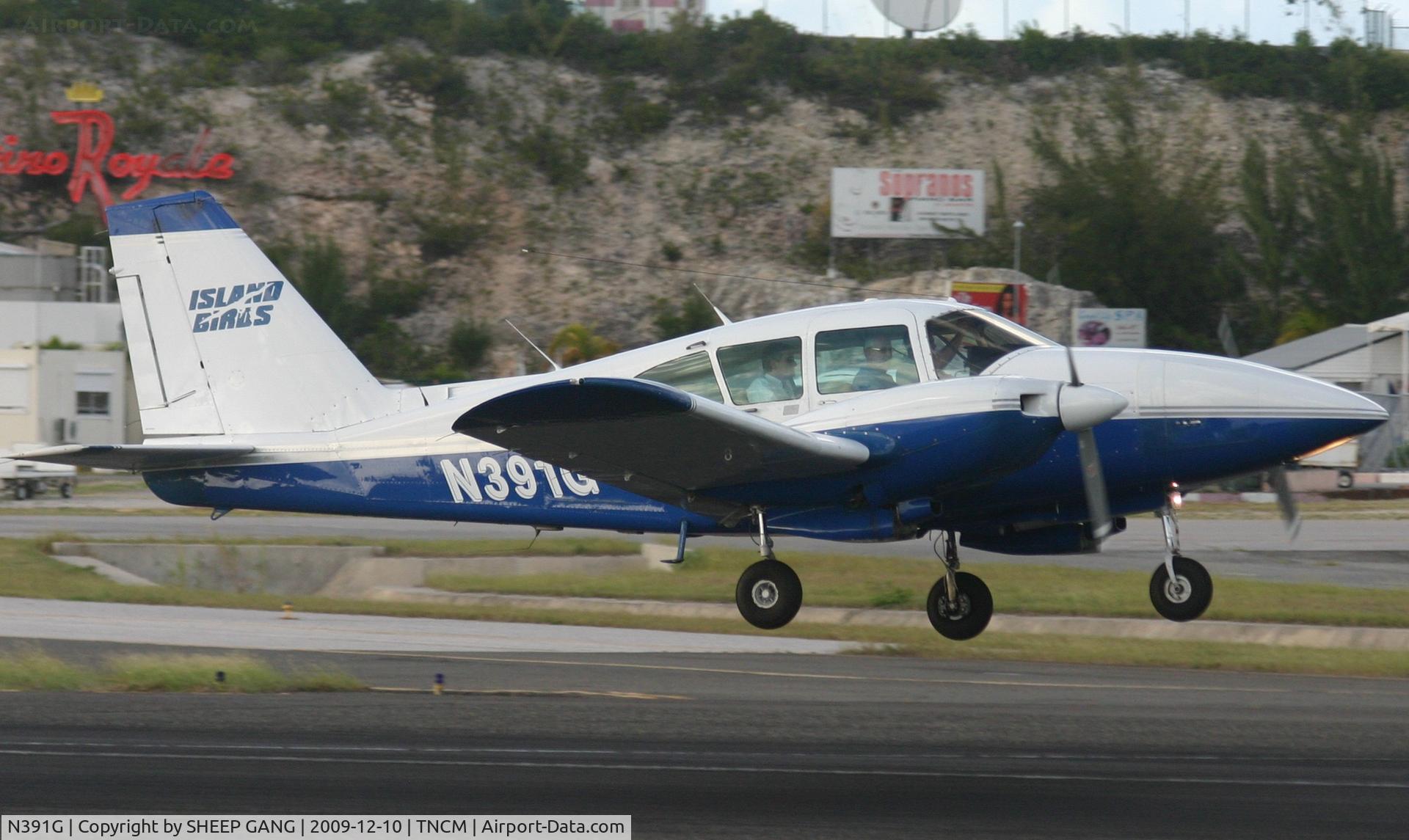 N391G, 1974 Piper PA-23-250 Aztec C/N 27-7405475, N391G departing tncm
