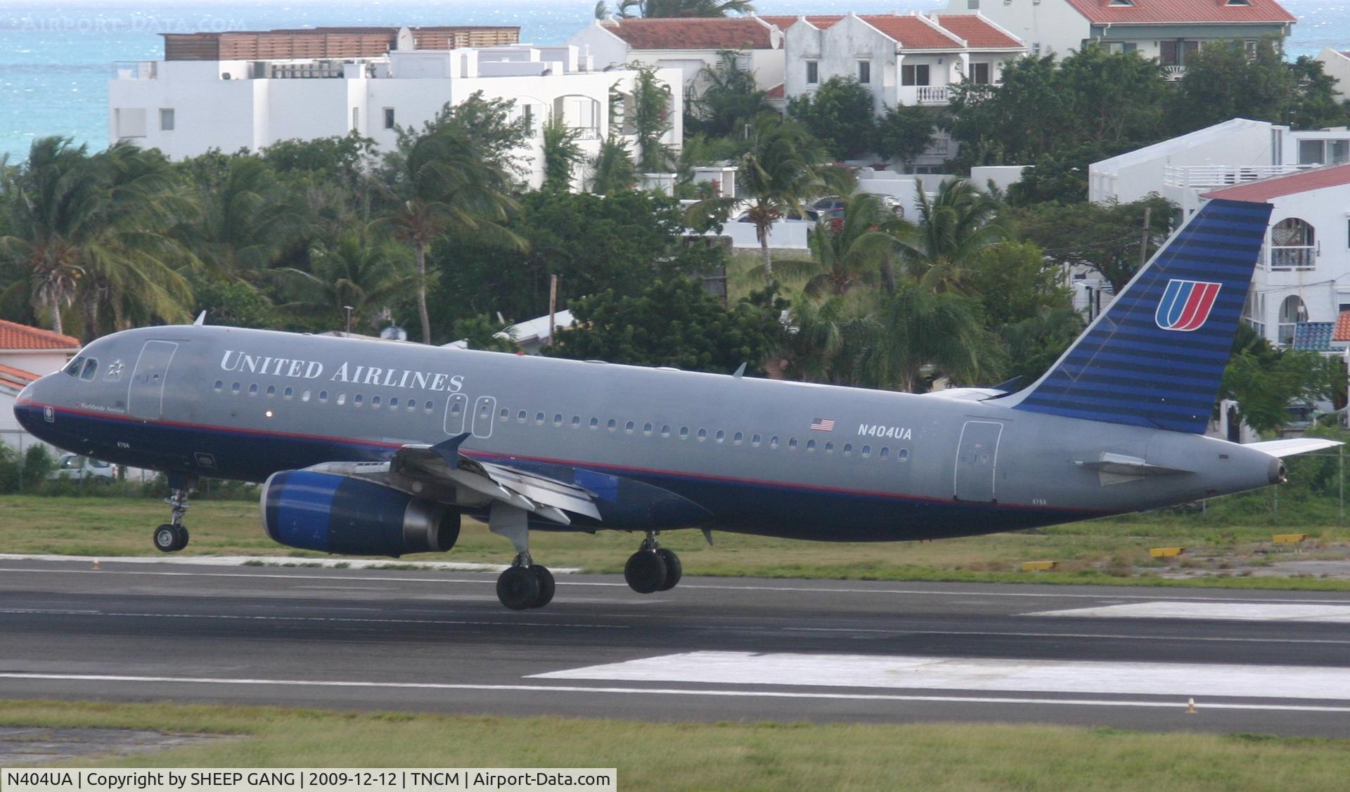 N404UA, 1993 Airbus A320-232 C/N 450, United landing at tncm