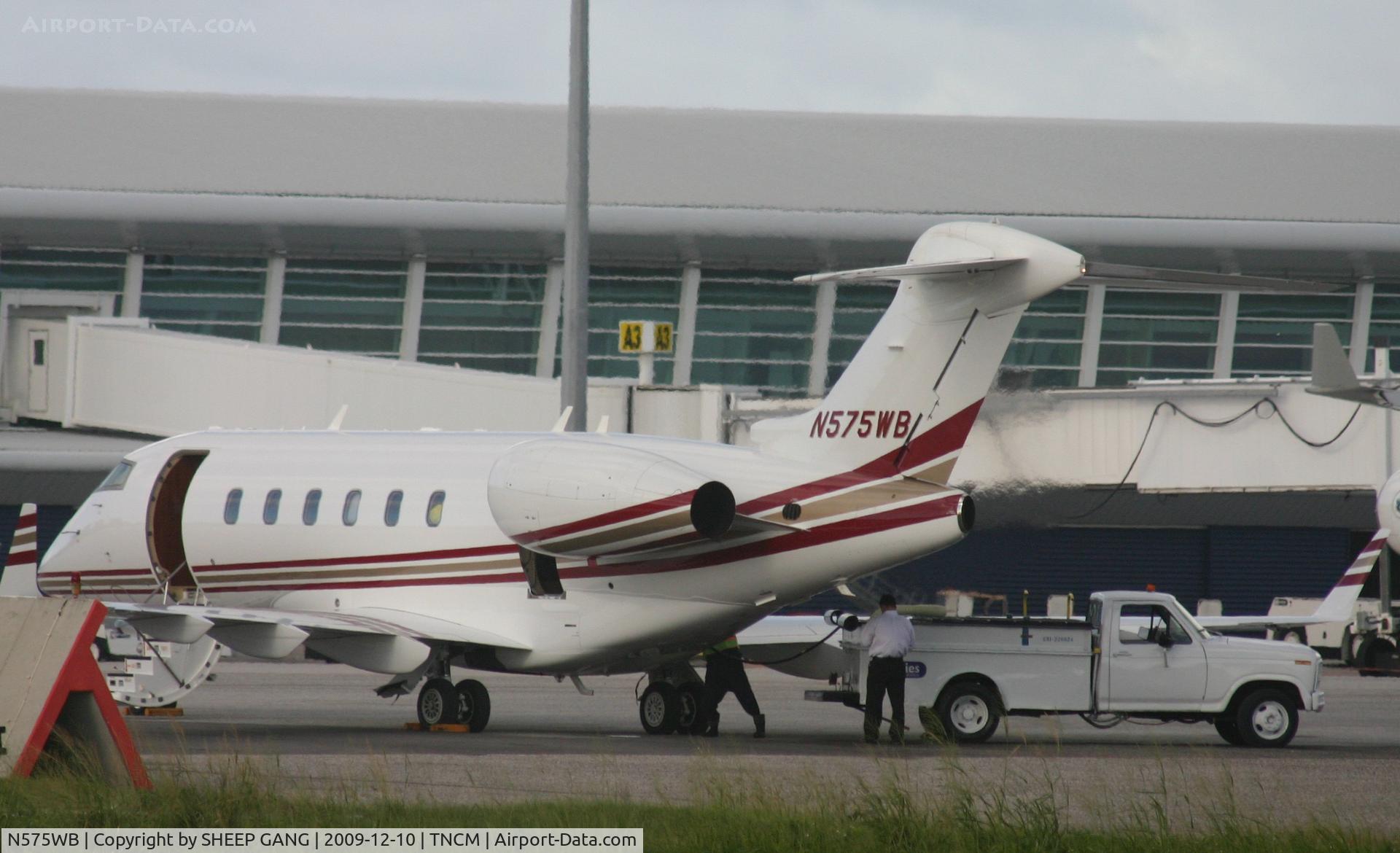 N575WB, 2005 Bombardier Challenger 300 (BD-100-1A10) C/N 20075, N575WB park at the bravo ramp