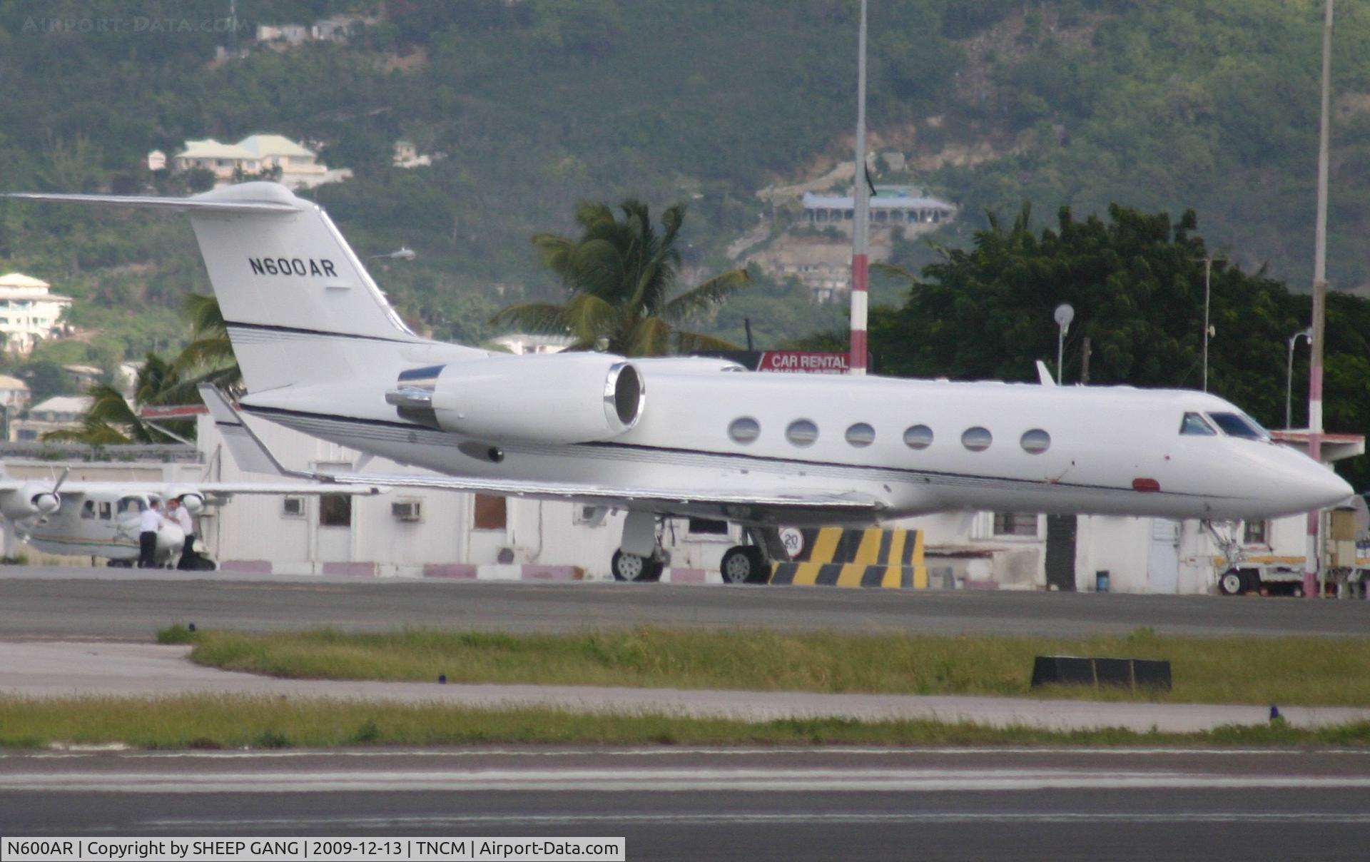 N600AR, 2000 Gulfstream Aerospace G-IV SP C/N 1419, N600AR park at the C ramp