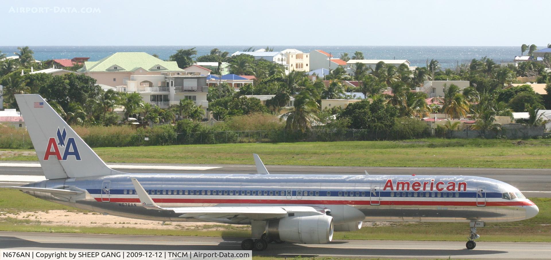 N676AN, 1998 Boeing 757-223 C/N 29426, American airlines taxing to A