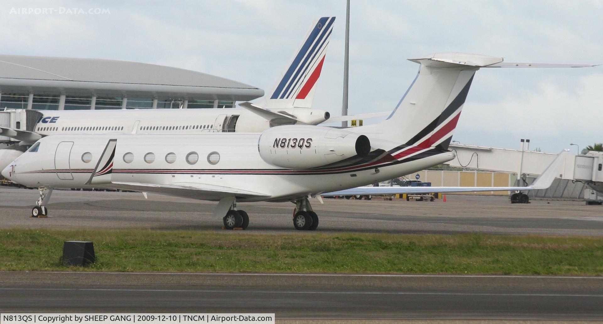N813QS, 2007 Gulfstream Aerospace GV-SP C/N 5160, N813QS park at the B ramp